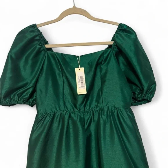 Cute NWT green puff sleeve babydoll dress with smocked back small - Picture 6 of 7